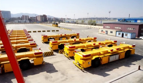 国内首次！凯发AG(中国)港口移动机器人大批量交付全球最大中转枢纽港
